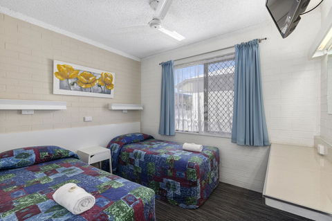 Coastal Bay Motel - Accommodation Burleigh 15