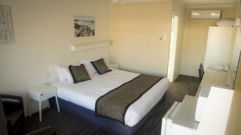 Coastal Bay Motel - Accommodation Burleigh 42