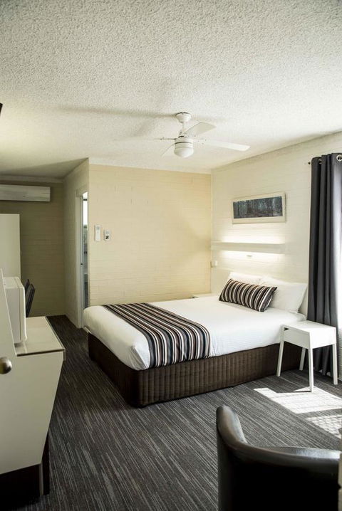 Coastal Bay Motel - Accommodation Burleigh 35