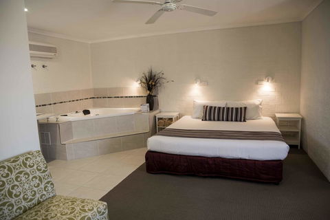Coastal Bay Motel - Accommodation Burleigh 26