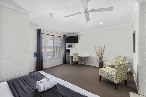 Coastal Bay Motel - Accommodation Burleigh 12