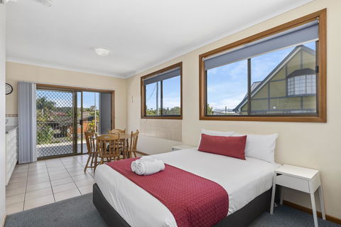 Coastal Bay Motel - Accommodation Burleigh 8