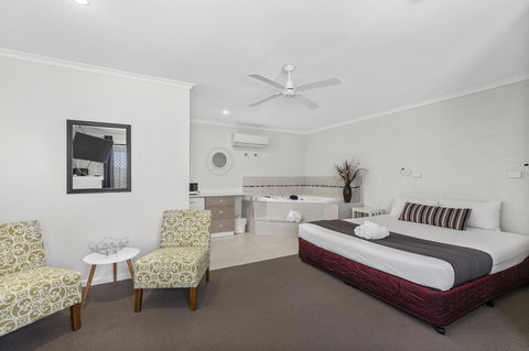 Coastal Bay Motel - Accommodation Burleigh 13