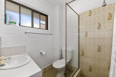Coastal Bay Motel - Accommodation Burleigh 10