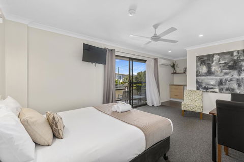Coastal Bay Motel - Accommodation Burleigh 2