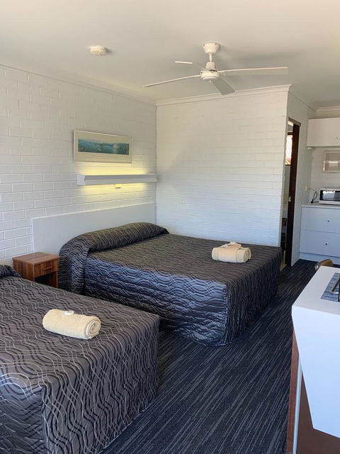 Coastal Bay Motel - Accommodation Burleigh 33