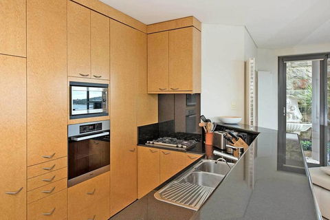 STUNNING MANLY VIEWS - Accommodation Burleigh 11