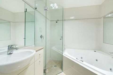 STUNNING MANLY VIEWS - Accommodation Burleigh 1