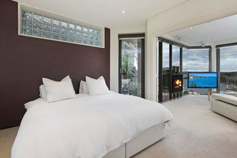 STUNNING MANLY VIEWS - Accommodation Burleigh 7