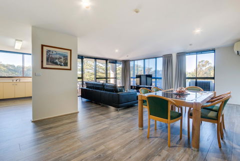 Pacific Towers Beach Resort - Accommodation Burleigh 33