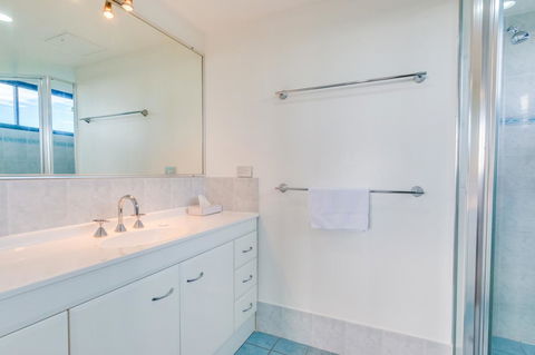Pacific Towers Beach Resort - Accommodation Burleigh 36