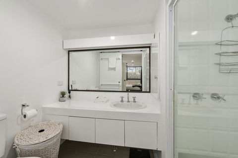 Pacific Towers Beach Resort - Accommodation Burleigh 2
