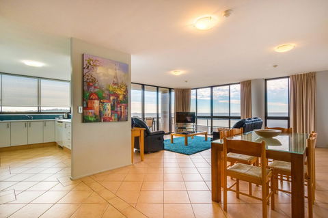 Pacific Towers Beach Resort - Accommodation Burleigh 43