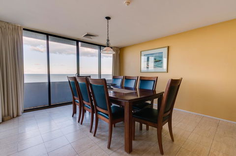 Pacific Towers Beach Resort - Accommodation Burleigh 24