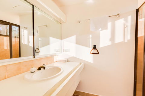 Pacific Towers Beach Resort - Accommodation Burleigh 28