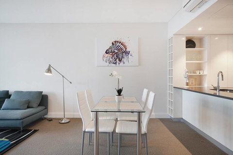 Cozy Apartment With Water View Plus Winter Garden - Accommodation Burleigh 10