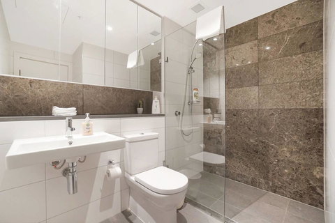 Cozy Apartment With Water View Plus Winter Garden - Accommodation Burleigh 1