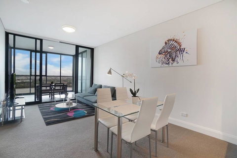 Cozy Apartment With Water View Plus Winter Garden - Accommodation Burleigh 0