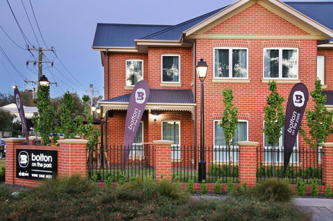 Best Western Plus Bolton On The Park - Accommodation Burleigh 1