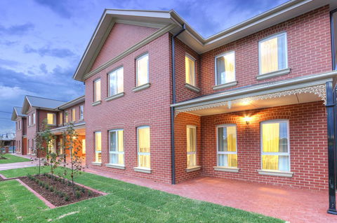 Best Western Plus Bolton On The Park - Accommodation Burleigh 3