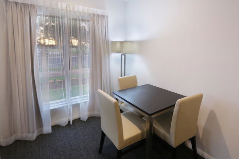 Best Western Plus Bolton On The Park - Accommodation Burleigh 7