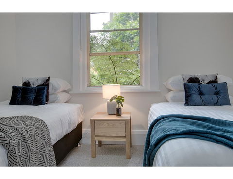 Large, Stylish And Quiet Penthouse Steps From Surf - Accommodation Burleigh 18
