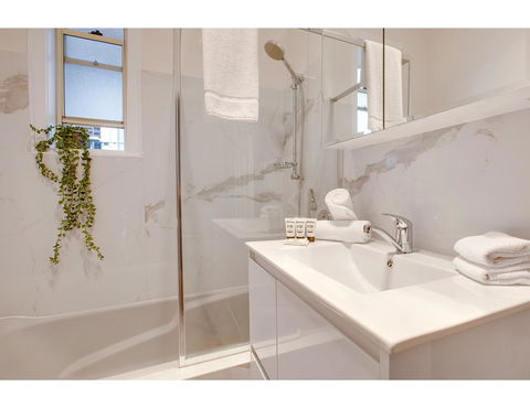 Large, Stylish And Quiet Penthouse Steps From Surf - Accommodation Burleigh 2