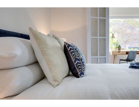 Large, Stylish And Quiet Penthouse Steps From Surf - Accommodation Burleigh 8