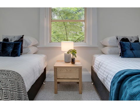 Large, Stylish And Quiet Penthouse Steps From Surf - Accommodation Burleigh 17