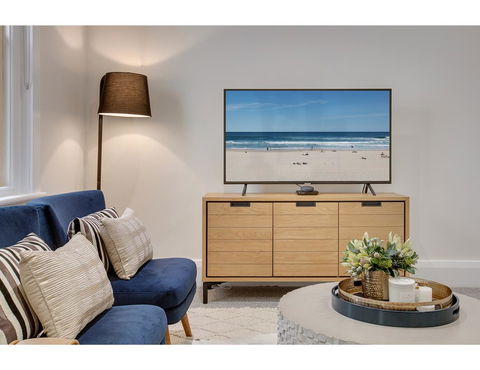 Large, Stylish And Quiet Penthouse Steps From Surf - Accommodation Burleigh 4