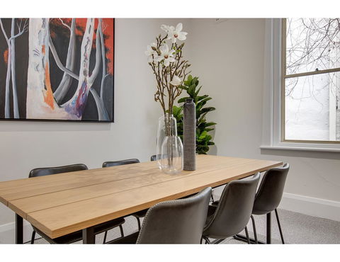 Large, Stylish And Quiet Penthouse Steps From Surf - Accommodation Burleigh 5