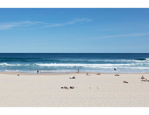 Large, Stylish And Quiet Penthouse Steps From Surf - Accommodation Burleigh 25