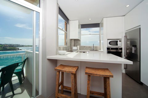 Gorgeous Coogee Views 2 Beds WT21 - Accommodation Burleigh 4
