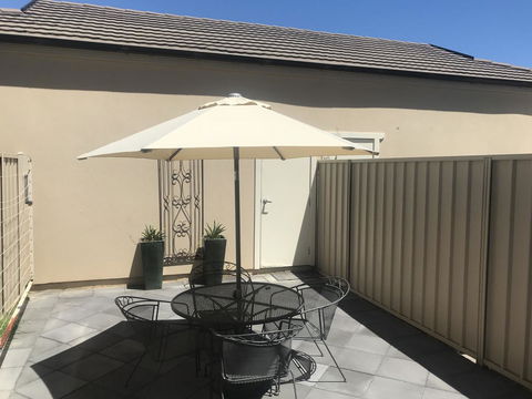 Travers Street Apartment - Accommodation Burleigh 7