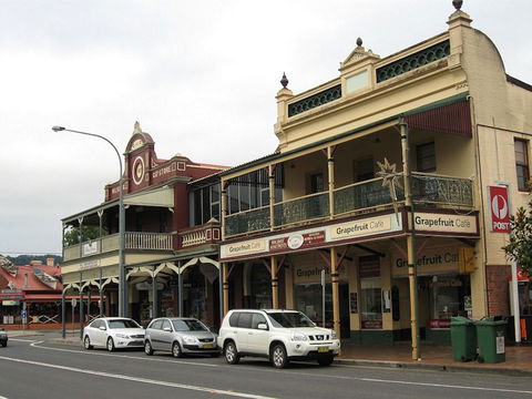 Red Waratah - Accommodation Burleigh 17