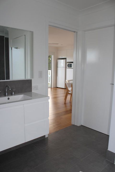 Red Waratah - Accommodation Burleigh 14