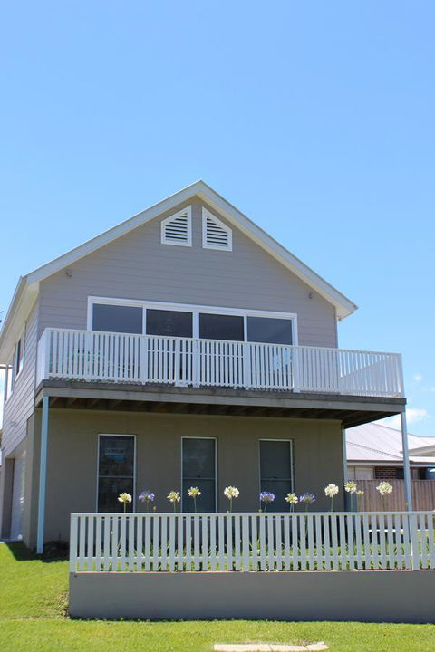 Red Waratah - Accommodation Burleigh 0