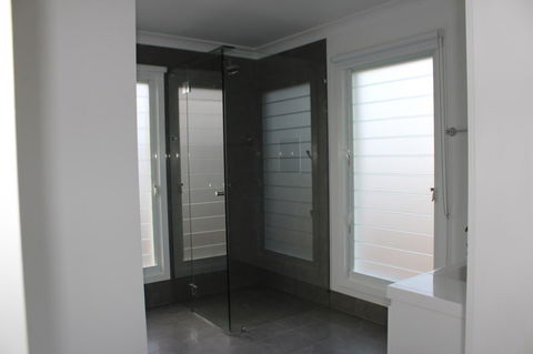 Red Waratah - Accommodation Burleigh 15
