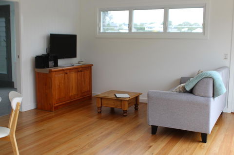 Red Waratah - Accommodation Burleigh 5