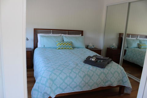 Red Waratah - Accommodation Burleigh 6