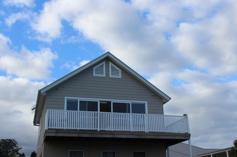 Red Waratah - Accommodation Burleigh 9