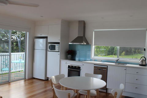 Red Waratah - Accommodation Burleigh 8