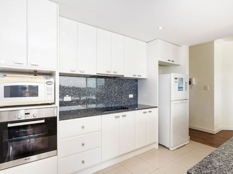 Regatta 13 - Accommodation Burleigh 3