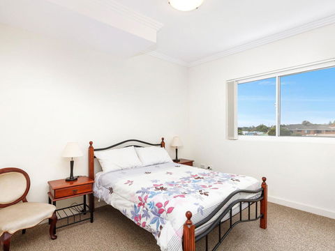Regatta 13 - Accommodation Burleigh 4
