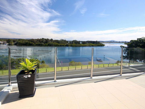 Regatta 13 - Accommodation Burleigh 1