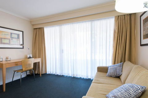 Grande Esplanade Studio - Accommodation Burleigh 5