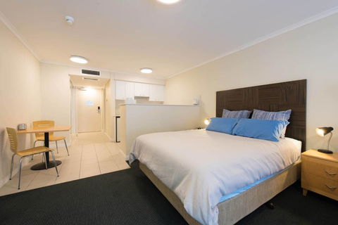 Grande Esplanade Studio - Accommodation Burleigh 7