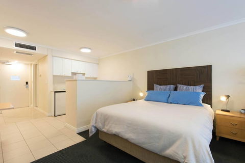 Grande Esplanade Studio - Accommodation Burleigh 4