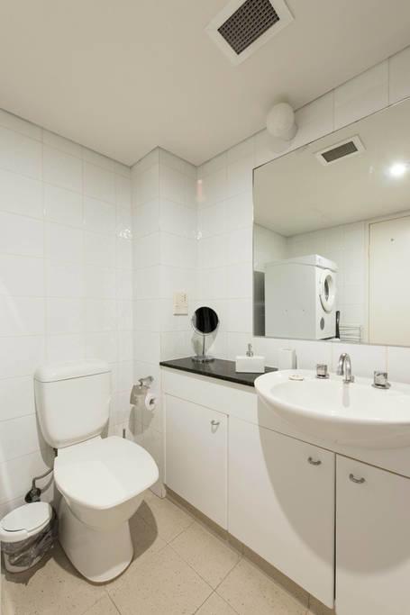 Grande Esplanade Studio - Accommodation Burleigh 10