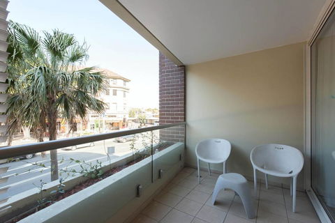 Grande Esplanade Studio - Accommodation Burleigh 12